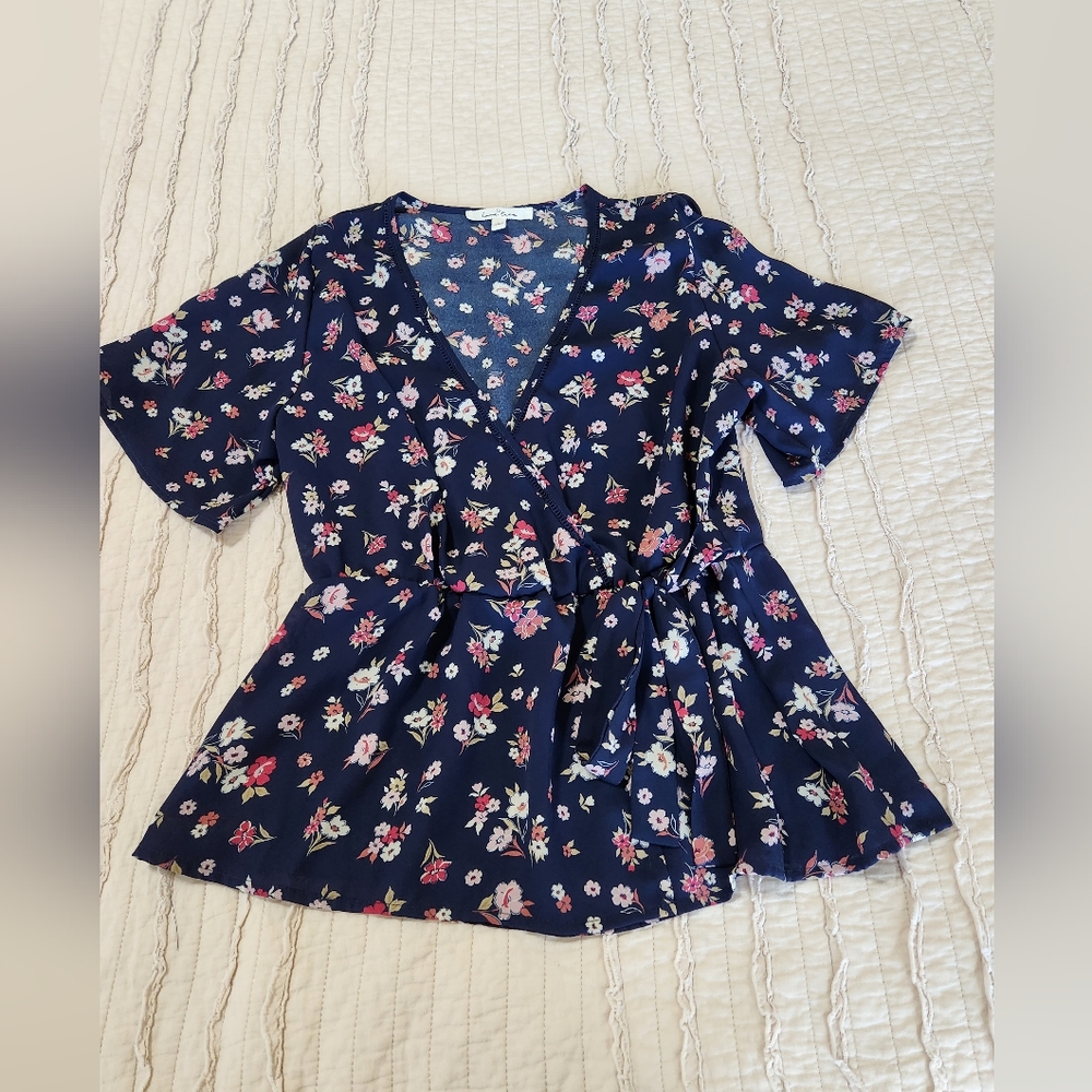 Love Tree Women's Tie Waist Floral Top with Ruffle Short Sleeves, Size L, Blue